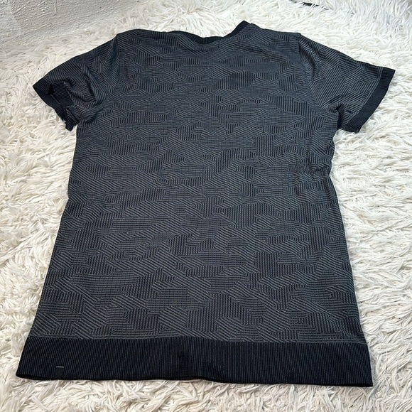 Lululemon Swiftly Breathe Short Sleeve Camo Vented Camo Black / Asphalt Grey - Picture 3 of 4